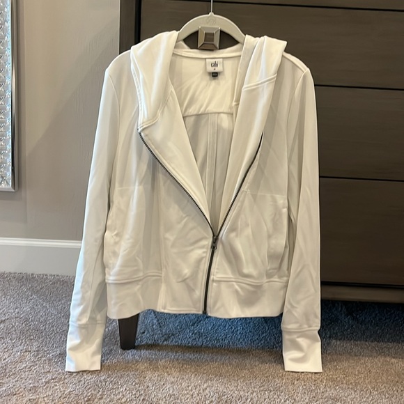 Cabi Spring 23 Debut Zip Hoodie L. Excellent condition.Asymmetrical zip. - Picture 4 of 7